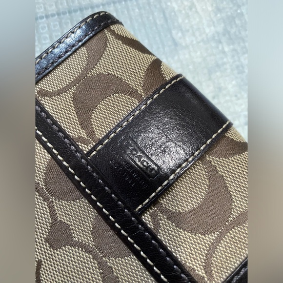 Coach women’s bifold wallet - Picture 9 of 9